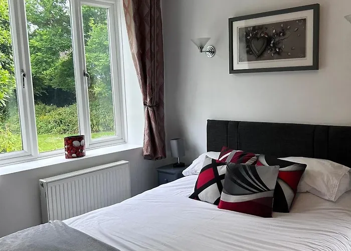 Art Deco One Bedroom Guest Apartment